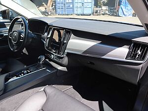 Volvo  D4 Momentum Pro LED*AHK*RFK*SHZ