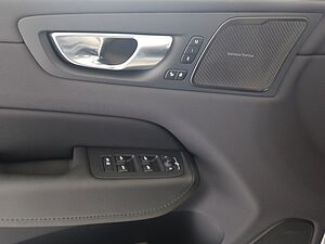 Volvo  T6 Plus Dark Recharge Plug-In Hybrid AWD