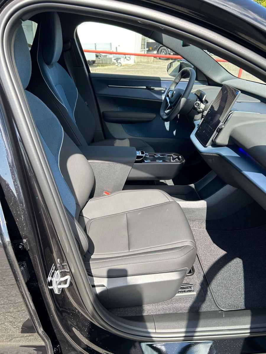 Volvo  Single Extended Range RWD Plus Aut/20'/BLIS