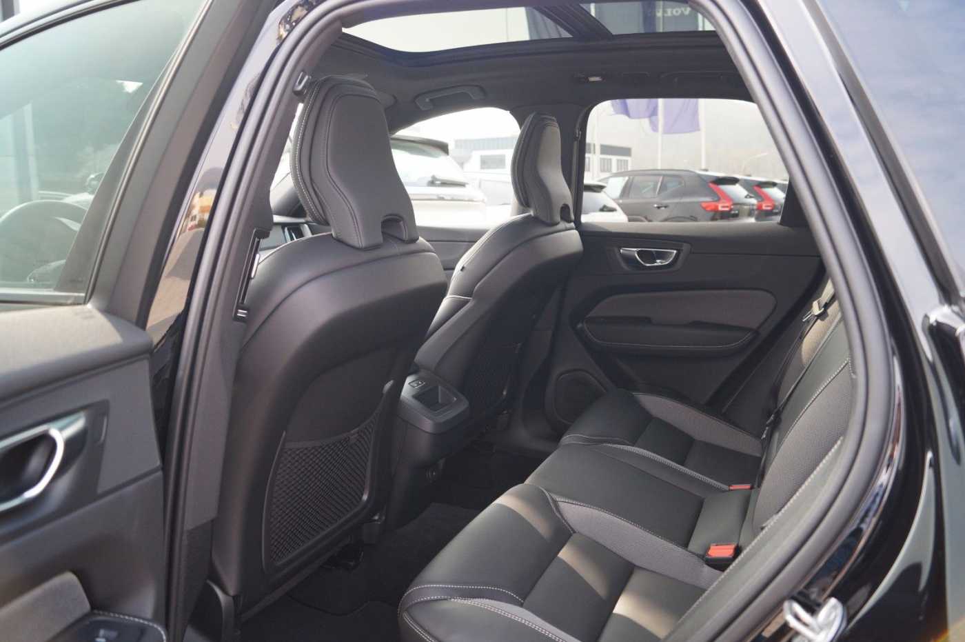 Volvo  B5 Benzin AWD Plus Black Edition Aut/Headup