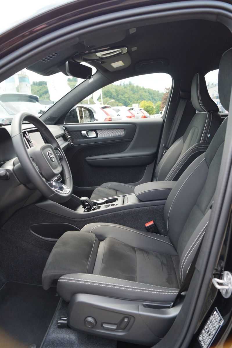Volvo  B3 Benzin 2WD DKG/elektr. Connect-Sitze/19'