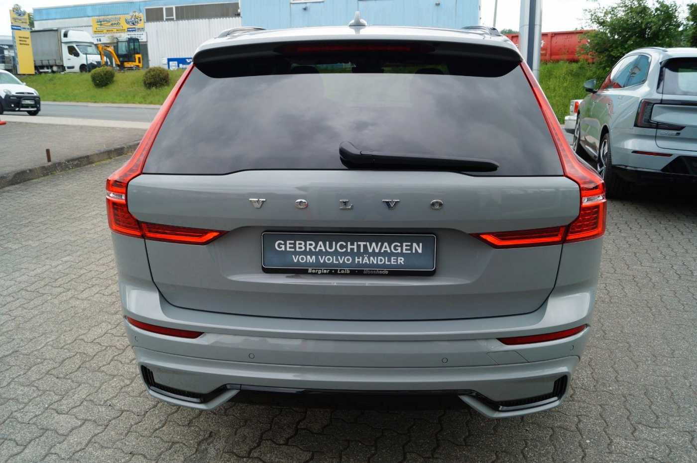 Volvo  B4 Benzin 2WD Plus Dark Aut/Panorama/Standh