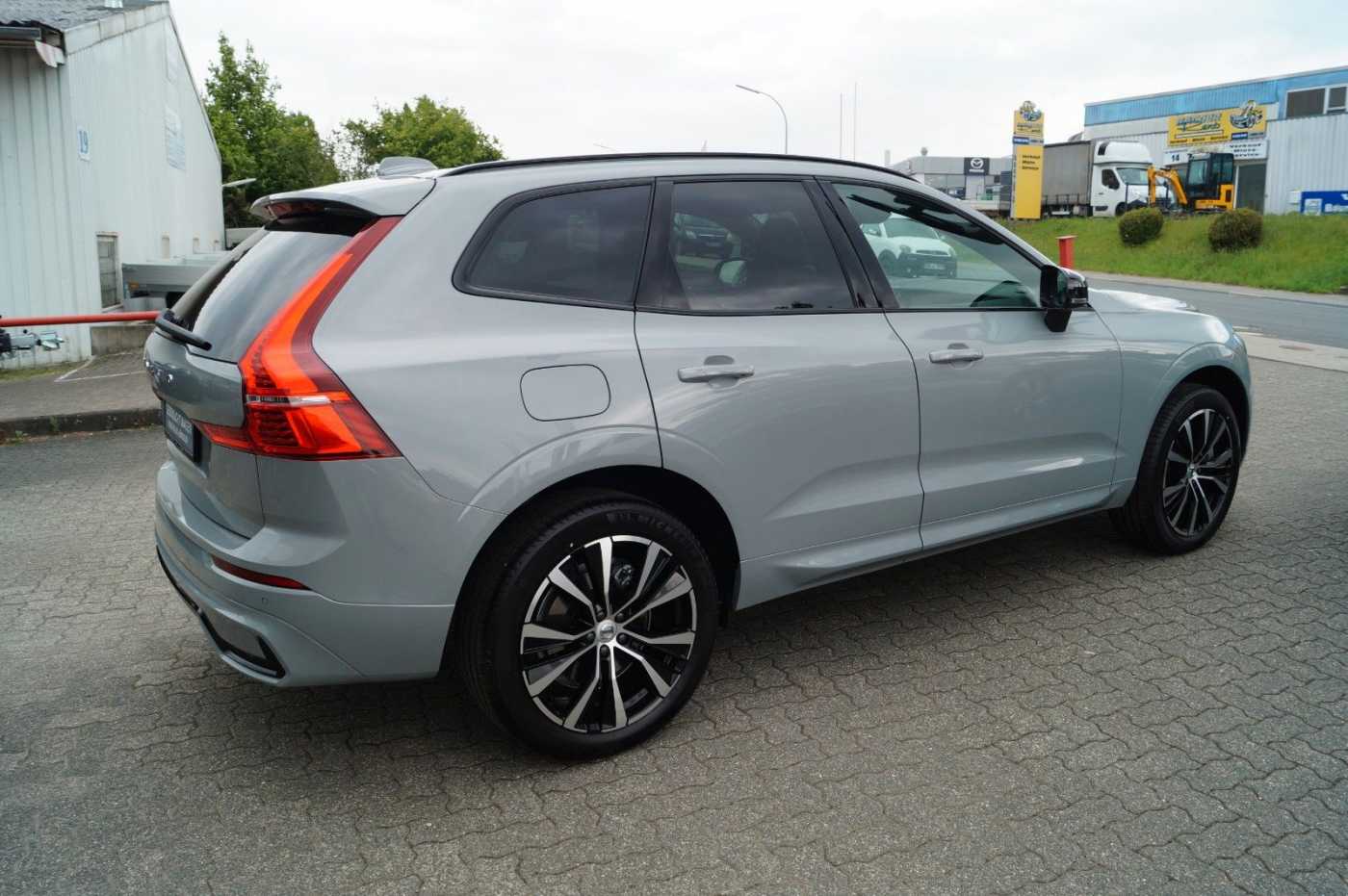 Volvo  B4 Benzin 2WD Plus Dark Aut/Panorama/Standh