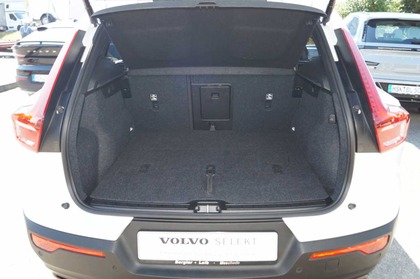 Volvo  B4 Benzin 2WD Ultra Dark DKG/Panorama/360°