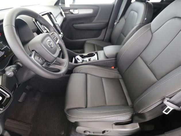Volvo  B3 Benzin 2WD Plus Dark DKG/Panorama/Pixel