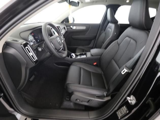 Volvo  B4 Benzin 2WD Ultra Dark DKG/AHK/21'/Pixel