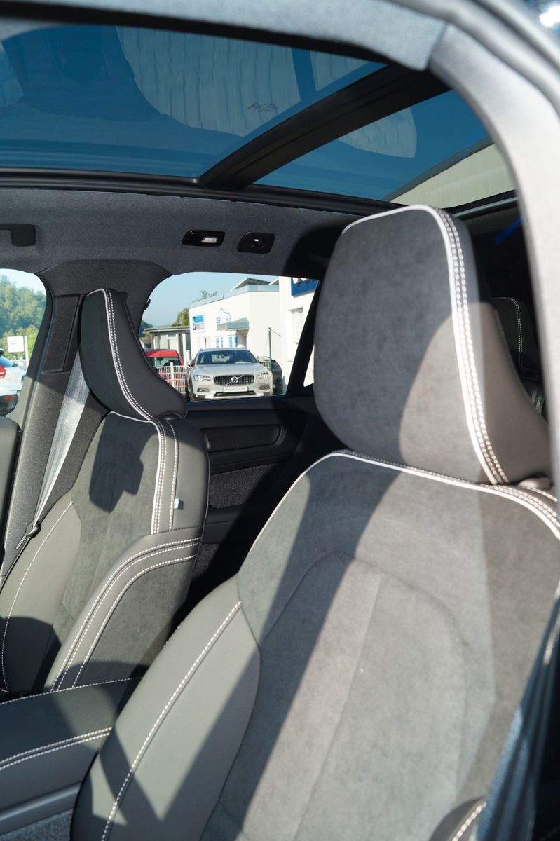 Volvo  Twin Perfor. AWD Ultra Black Edit. Aut. /AHK