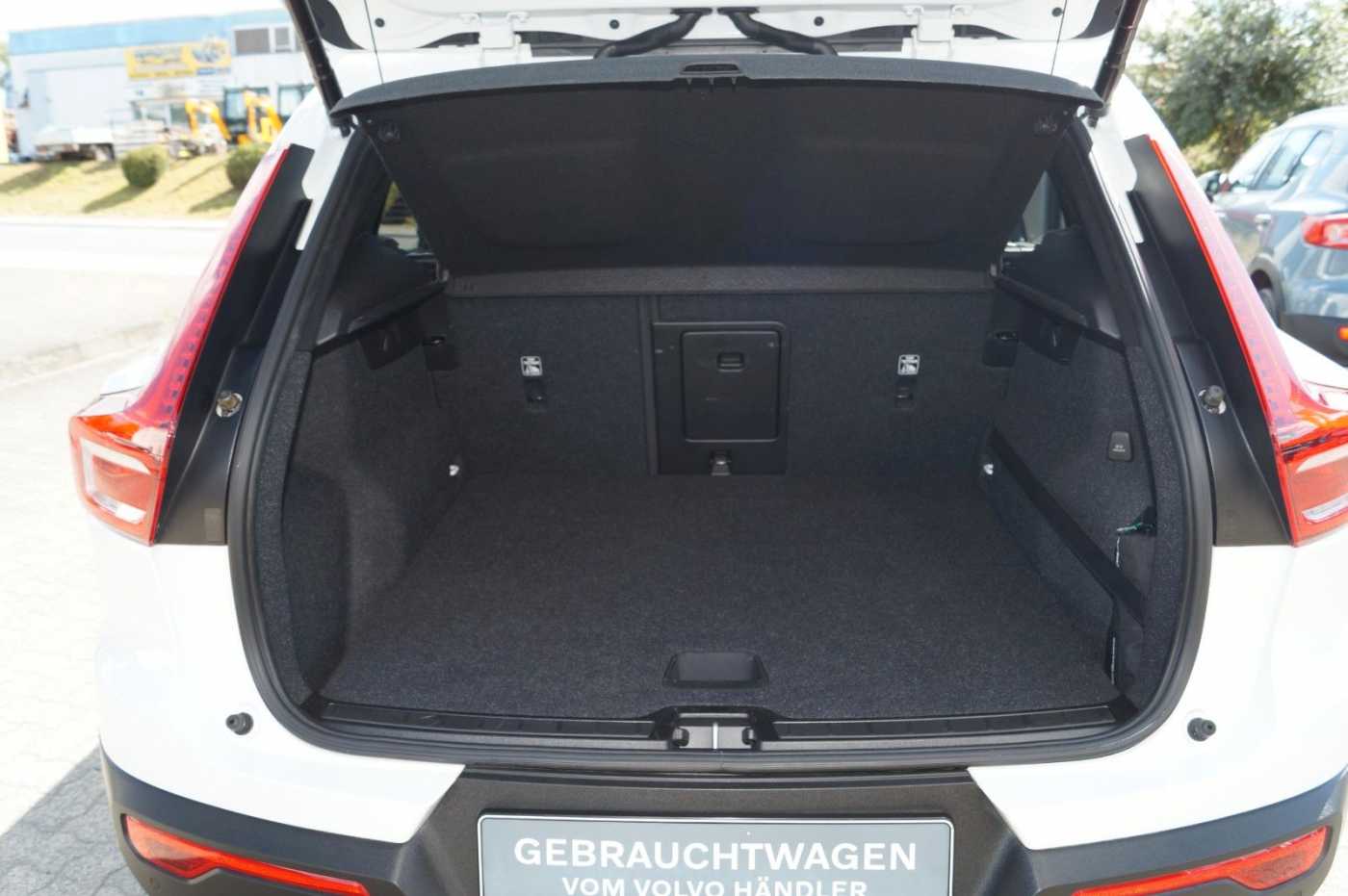 Volvo  B4 Benzin 2WD Momentum Pro Aut/BLIS/19'/LED