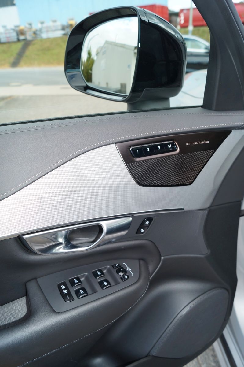 Volvo  T8 AWD PlugIn Hybrid Ultra Dark 7-Sitze Aut