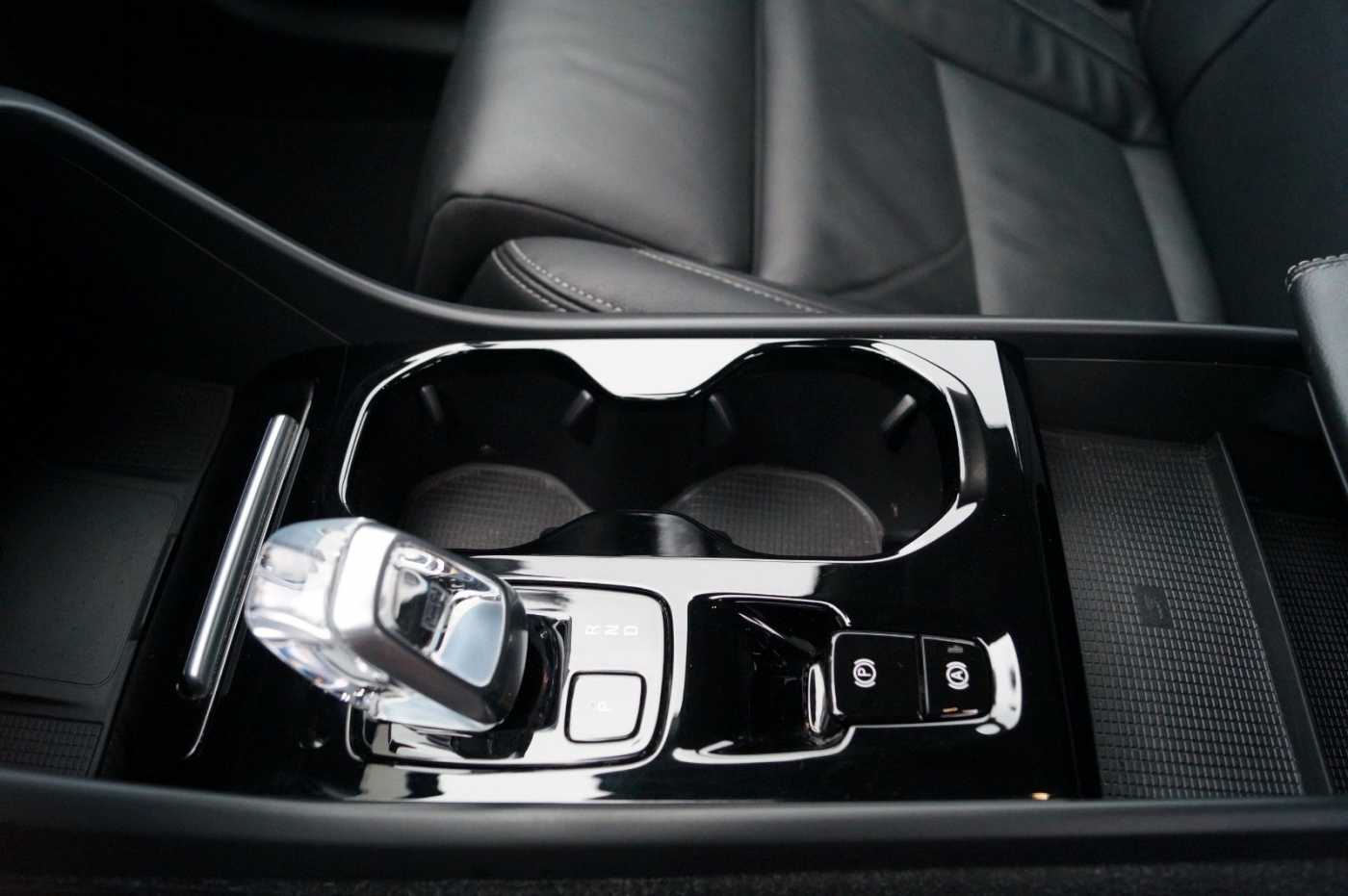 Volvo  Recharge T5 2WD Plus Dark DKG/AHK/Leder/360
