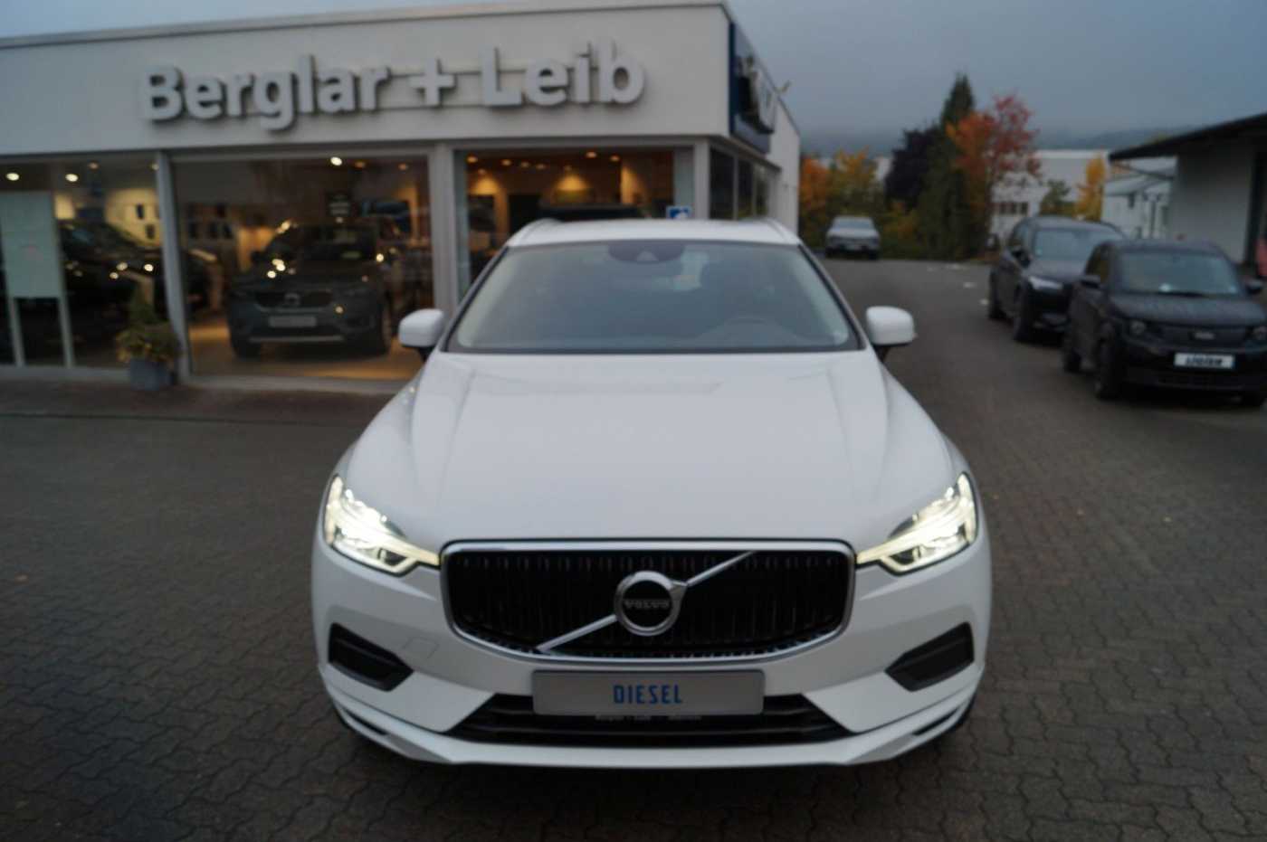 Volvo  D3 2WD Momentum Navi/AHK/LED/Carplay/Sitzh.