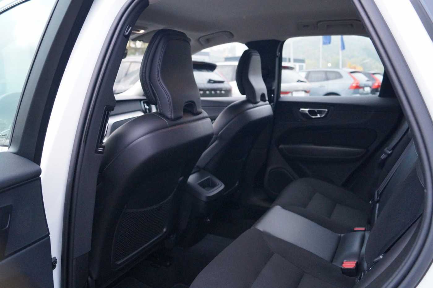 Volvo  D3 2WD Momentum Navi/AHK/LED/Carplay/Sitzh.