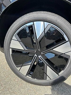 Volvo  Single Extended Range RWD Plus Aut/20'/BLIS