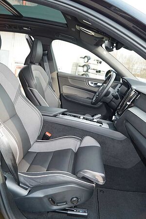 Volvo  B5 Benzin AWD Plus Black Edition Aut/Headup