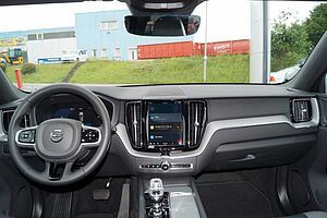 Volvo  B4 Benzin 2WD Plus Dark Aut/Panorama/Standh