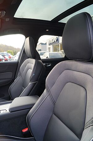 Volvo  B4 Benzin 2WD Plus Dark Aut/Panorama/Standh