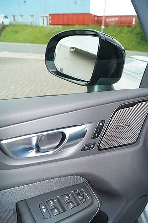Volvo  B4 Benzin 2WD Plus Dark Aut/Panorama/Standh