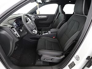 Volvo  B4 Benzin 2WD Ultra Dark DKG/Panorama/360°