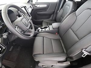 Volvo  B3 Benzin 2WD Plus Dark DKG/Panorama/Pixel