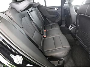 Volvo  B4 Benzin 2WD Ultra Dark DKG/AHK/21'/Pixel