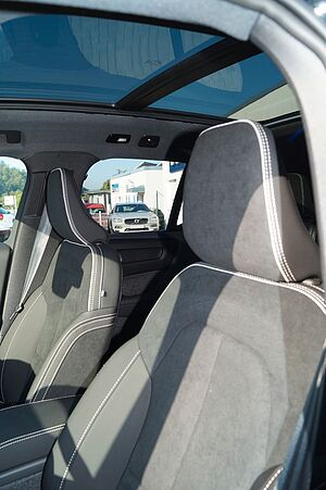 Volvo  Twin Perfor. AWD Ultra Black Edit. Aut. /AHK