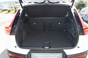 Volvo  B4 Benzin 2WD Momentum Pro Aut/BLIS/19'/LED
