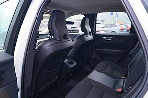 Volvo  D3 2WD Momentum Navi/AHK/LED/Carplay/Sitzh.