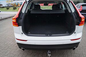 Volvo  D3 2WD Momentum Navi/AHK/LED/Carplay/Sitzh.