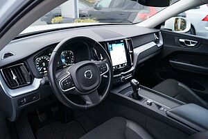 Volvo  D3 2WD Momentum Navi/AHK/LED/Carplay/Sitzh.