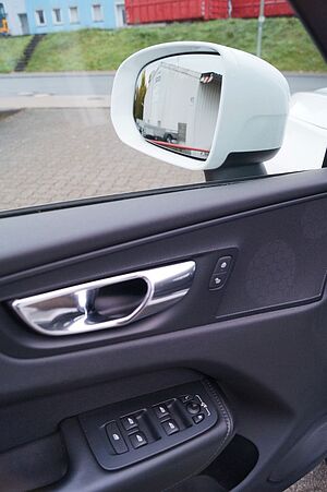 Volvo  D3 2WD Momentum Navi/AHK/LED/Carplay/Sitzh.
