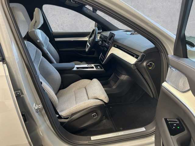 Volvo  Ultra Pure Electric AWD Twin Motor 7-Sitzer B&W/Pilot-As. /22''