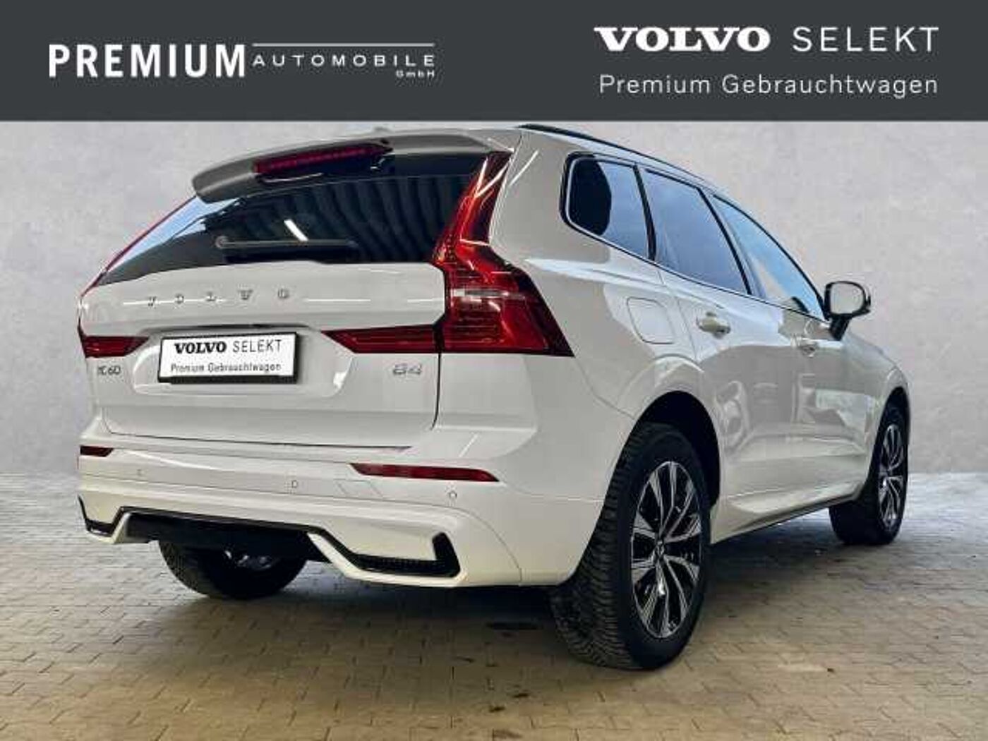 Volvo  Plus Dark 2WD B4 Diesel EU6d Pano AHK Winter-Paket