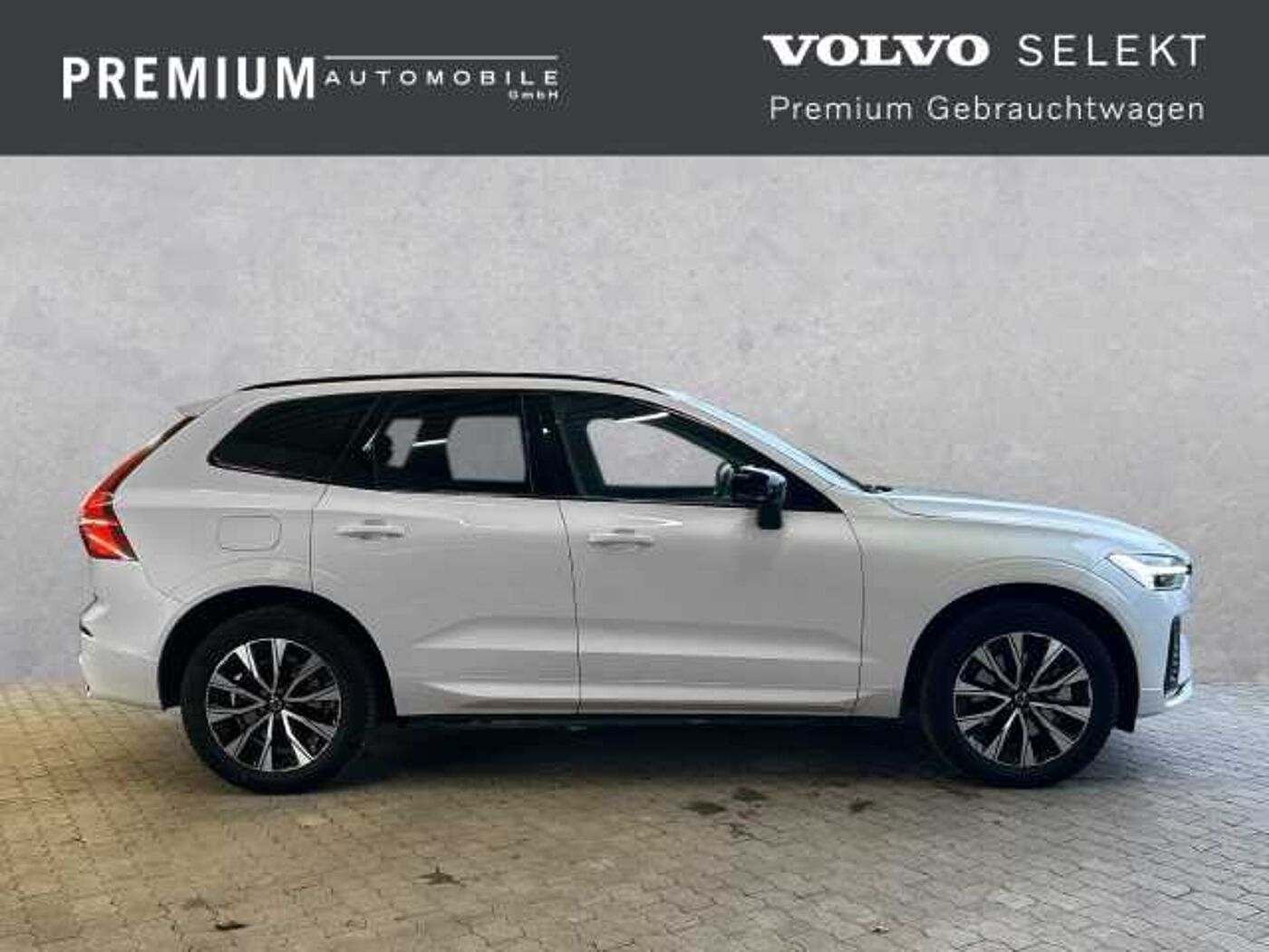 Volvo  Plus Dark 2WD B4 Diesel EU6d Pano AHK Winter-Paket