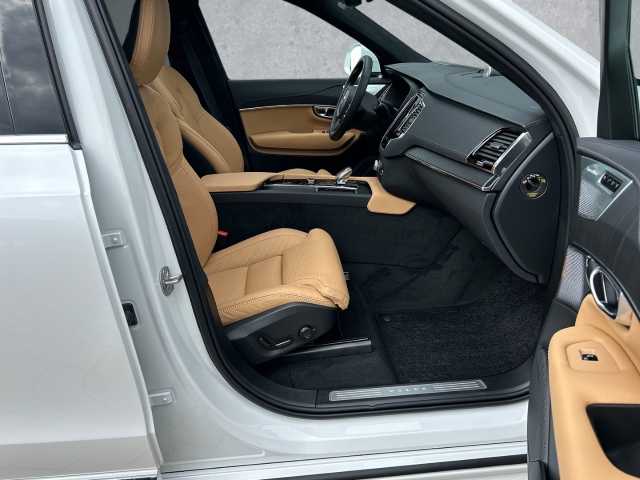 Volvo  Ultimate Bright AWD B5 Diesel  7-Sitzer Bowers&Wilkins Standhzg.