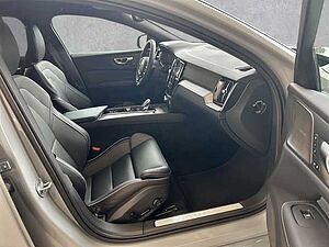 Volvo  Kombi Plus Dark B4 Benzin EU6d Harman/Kardon Winter-Paket