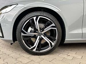Volvo  Kombi Plus Dark B4 Benzin EU6d Harman/Kardon Winter-Paket