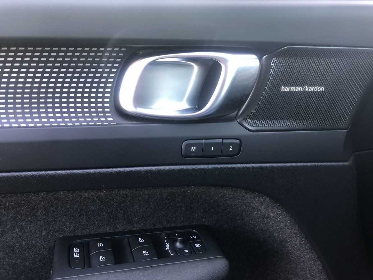 Volvo  B3 Plus Dark