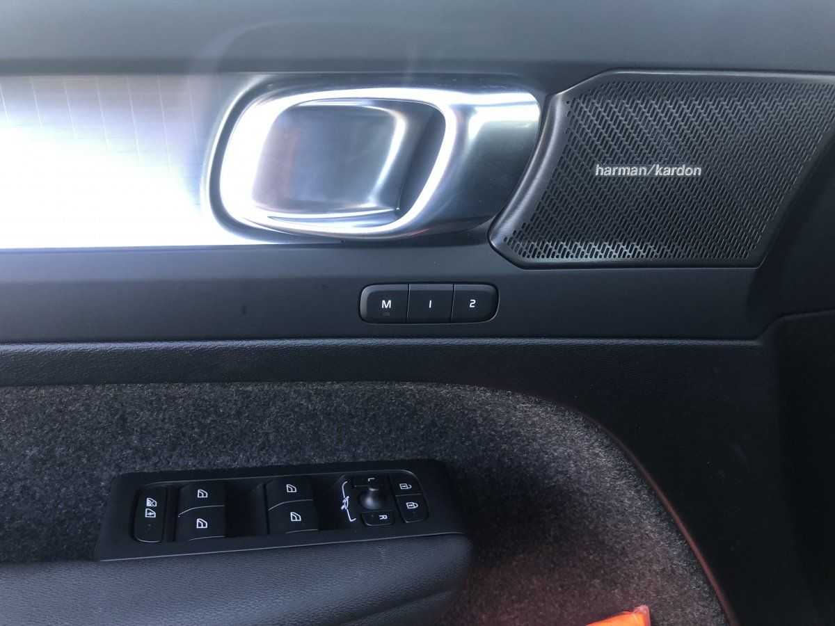 Volvo  B3 Plus Dark