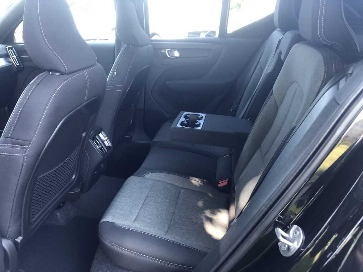 Volvo  B3 Plus Dark