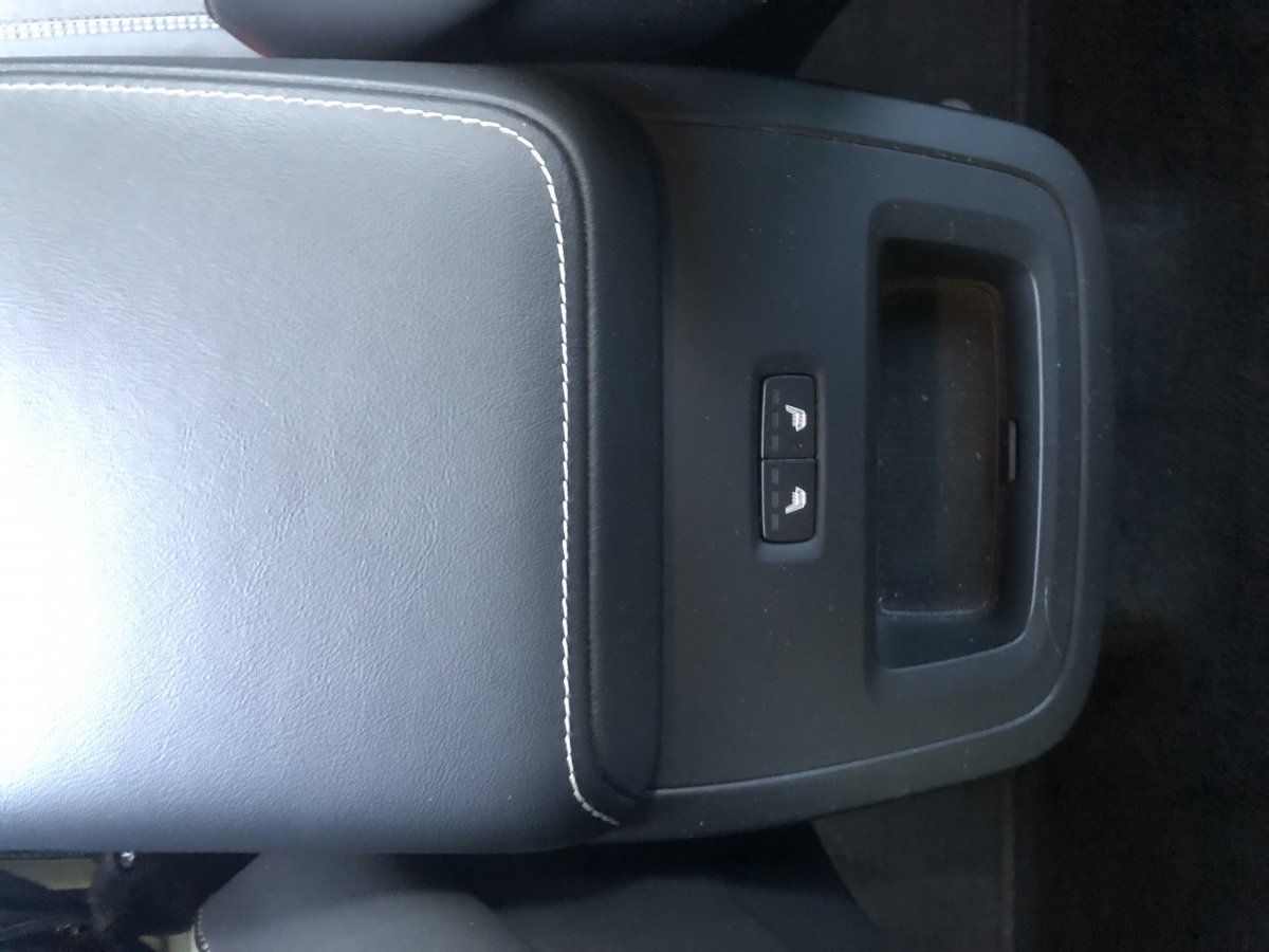 Volvo  B4 Diesel Plus Dark Anhängerzug