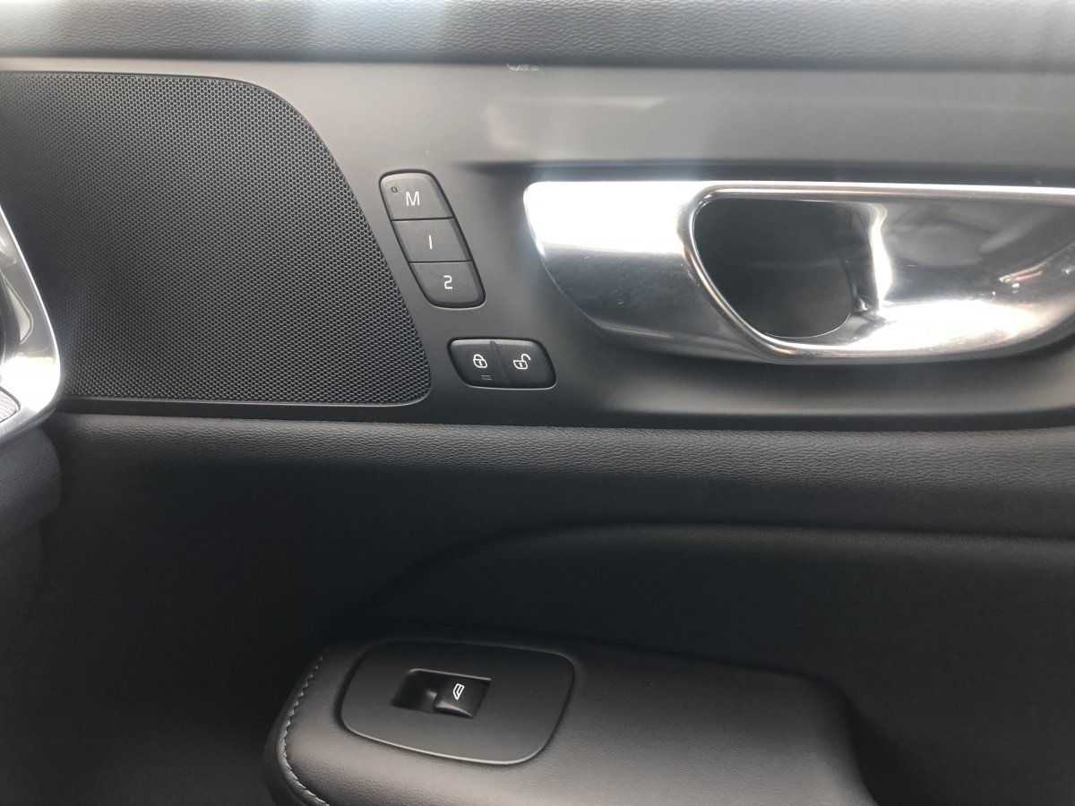 Volvo  T6 AWD Plus Dark Plug In Hybrid