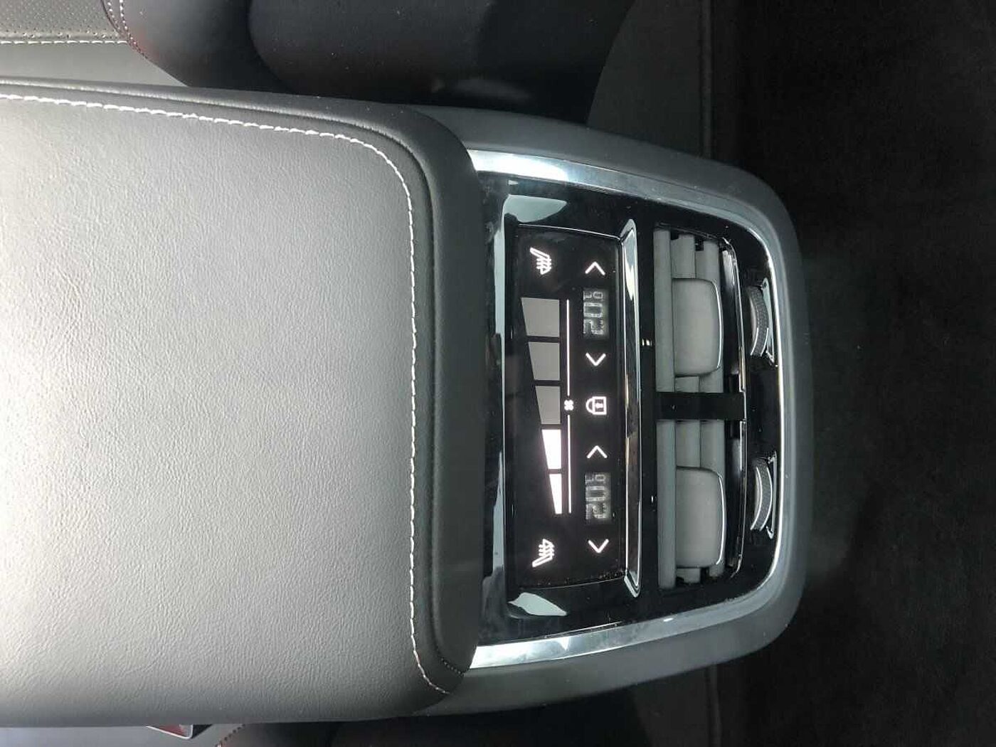 Volvo  B5 (Benzin) AWD Ultra Black Edition