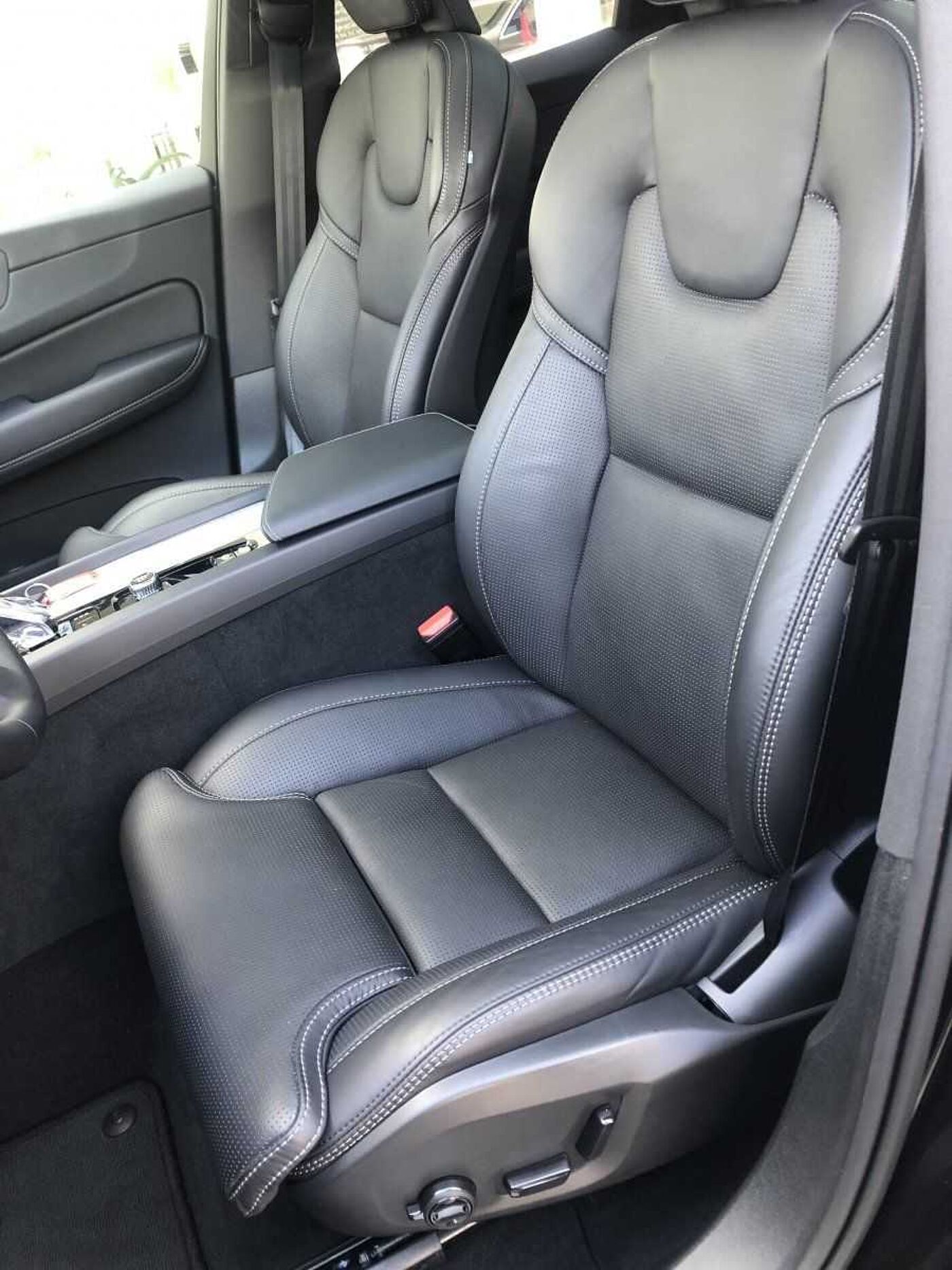 Volvo  B5 (Benzin) AWD Ultra Black Edition