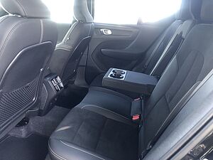 Volvo  B3 Plus Dark
