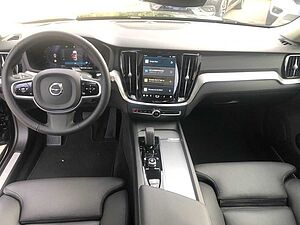 Volvo  B4 Plus Dark