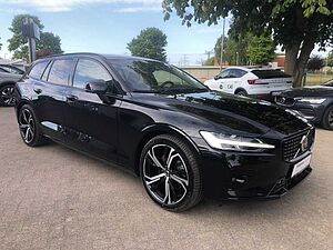Volvo  B4 Plus Dark