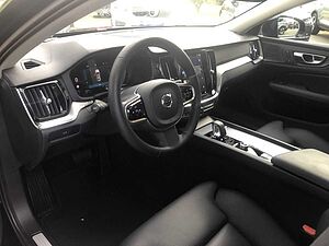 Volvo  B4 Plus Dark