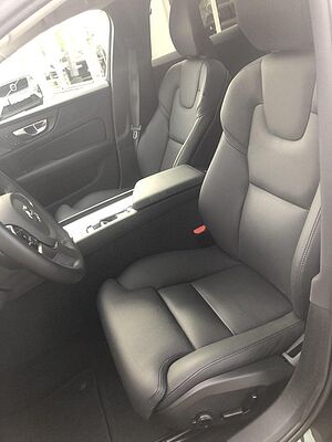 Volvo  B4 Plus Dark
