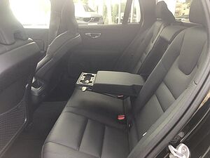 Volvo  B4 Plus Dark