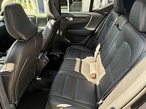 Volvo  B3 2WD Plus Dark